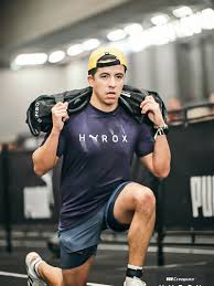 Sportler mit Fokus aufRegeneration teilt seine Erfahrung nach einer Kryotherapie in Graz bei Nuvana.